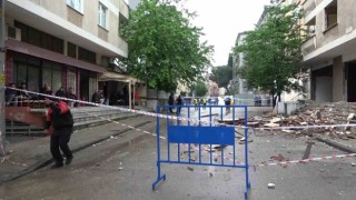 Kartalda kolonunda çatlak oluşan 7 katlı apartman tahliye edildi