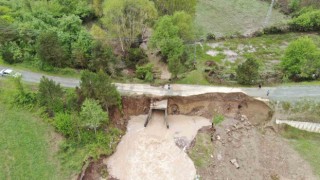 Kastamonuda sel: Yol çöktü, tarım arazileri sular altında kaldı