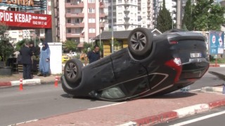 Kavşakta otomobiller çapıştı, takla atan araçtaki sürücü yaralandı