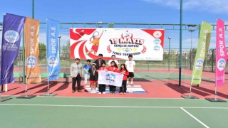 Kayseride 19 Mayıs GençlikKupası Tenis turnuvası tamamlandı