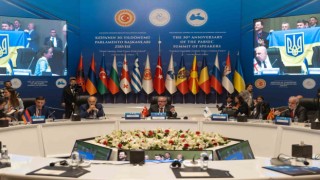 KEİPA toplantısı sırasında Ukrayna bayrağı açıldı