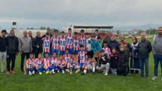 Kıbrıscıkspor U-15te namağlup şampiyon oldu