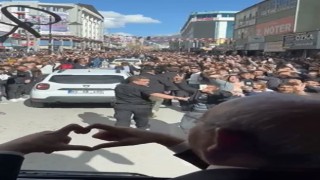 Kılıçdaroğlunun seçim otobüsünden vatandaşa küfür