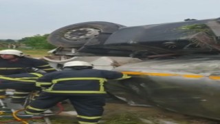 Kırklarelide otomobil ile tanker çapıştı: Tanker sürücüsünü sıkıştığı yerden itfaiye ekipleri kurtardı