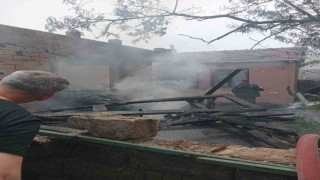 Kırklarelide yangın: 2 ev kullanılmaz hale geldi