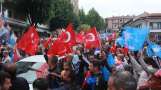Kırklarelinde vatandaşlar sokağa döküldü, Erdoğanın zaferini kutladı