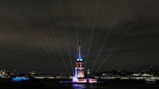 Kız Kulesi ışık gösterileriyle yeniden İstanbullularla buluştu