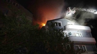 Kocaelide 4 katlı apartmanın çatısını alevler sardı