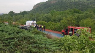 Kontrolden çıkan cip bariyeri kırıp bisiklet yoluna uçtu