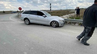 Kontrolden çıkan otomobil bariyerlere çarptı: 1 yaralı