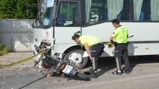 Konyada motosiklet ile işçi servisi çarpıştı: 2 ölü