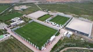 Konyaspor tesislerine 2 yeni çim saha