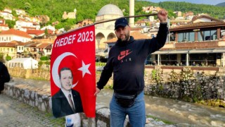 Kosova sokaklarında davullu zurnalı Erdoğanın zaferi kutlanıyor