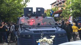 Kosovanın kuzeyinde polis ile Sırp protestocular arasında arbede