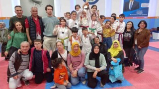 Köyceğizli taekwondocu minik kızlar şampiyon oldu
