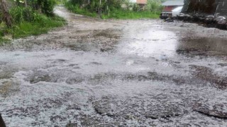 Koyulhisarda sağanak ve dolu etkili oldu