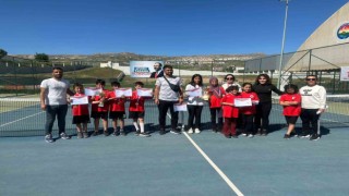 Küçük sporculardan teniste büyük başarı