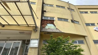 Kullanılmayan AVM harabeye döndü