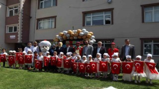 Kuran okumayı öğrenen çocuklara yılsonu etkinliği