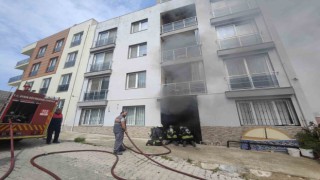 Kuşadasında ev yangını: 4 kişi dumandan etkilendi