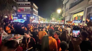Kuşadasında Galatasarayın şampiyonluğu kutlandı