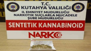 Kütahyada bekçiler bir kişinin üzerinde uyuşturucu ele geçirdi