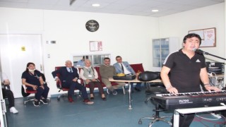 Kütahyada kemoterapi tedavisi gören hastalara müzik