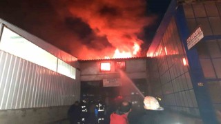 Kütahyada oto tamirhanesinde yangın