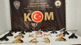 Kütahyadaki kaçak silah operasyonunda 16 adet ruhsatsız tabanca ele geçirildi