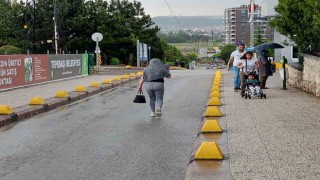 Kuvvetli yağmura vatandaşlar hazırlıksız yakalandı