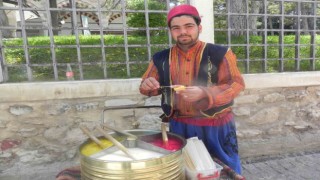 Macun geleneğini tarihi sokaklarda yaşatıyor