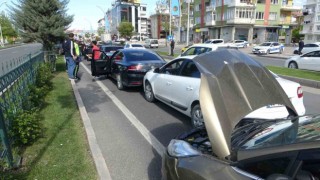 Malatyada 5 araç birbirine girdi trafik kilitlendi