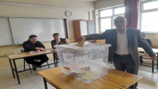 Malazgirtte seçmenler oylarını kullanmaya başladı