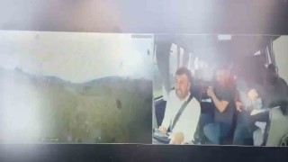 Manisada 12 kişinin yaralandığı kaza anı araç kamerasına yansıdı