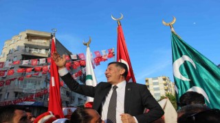 Manisalılar meydanda Kılıçdaroğlunu, caddede Oğanı ağırladı