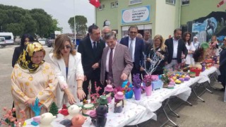 Manisanın ilk köy yaşam merkezinde yıl sonu sergisi açıldı