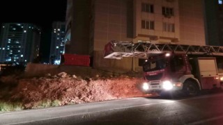 Mardinde 17 katlı binaya çıkan genci polis ikna etti