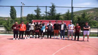 Masa tenisi ve streetball şampiyonları ödüllerini aldı