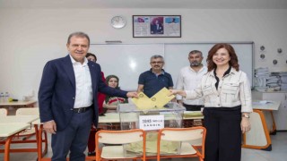 Mersinde belediye başkanları oylarını kullandı