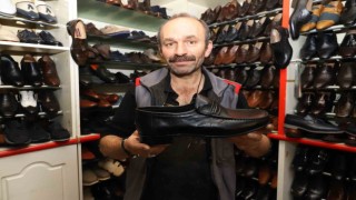 Metin Aydos, 49 yıldır el emeği ayakkabı üretiyor