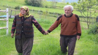 Mevsimlik aşklara inat yarım asrı aşkındır birlikteler