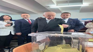 MHP Genel Başkanı Bahçeli oyunu Ankarada kullandı