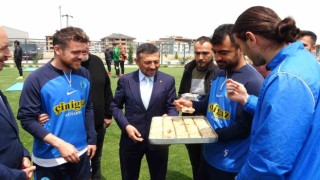 Milletvekili Erbaştan şampiyonluk mücadelesi veren Belediye Kütahyaspora tam destek