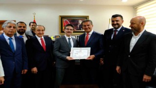 Milletvekili Sarıgül mazbatasını aldı