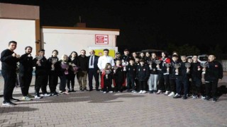 Milli sporculara coşkulu karşılama