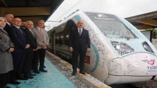 Milli tren bugün ilk kez yolcu taşımaya başlıyor