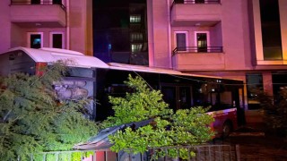 Minibüs ile çarpışan halk otobüsü evin duvarına çarptı: 1 yaralı