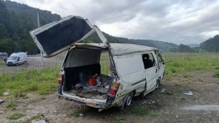 Minibüs kontrolden çıktı, defalarca takla attı: 2 yaralı