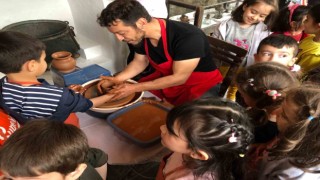 Minik eller kent müzesinde çömlek yaptı