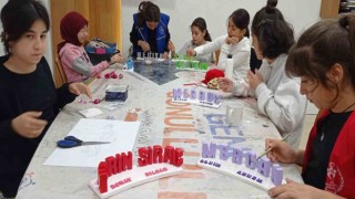 Minik öğrenciler oyuncaklarını geri dönüşümle yapıyor